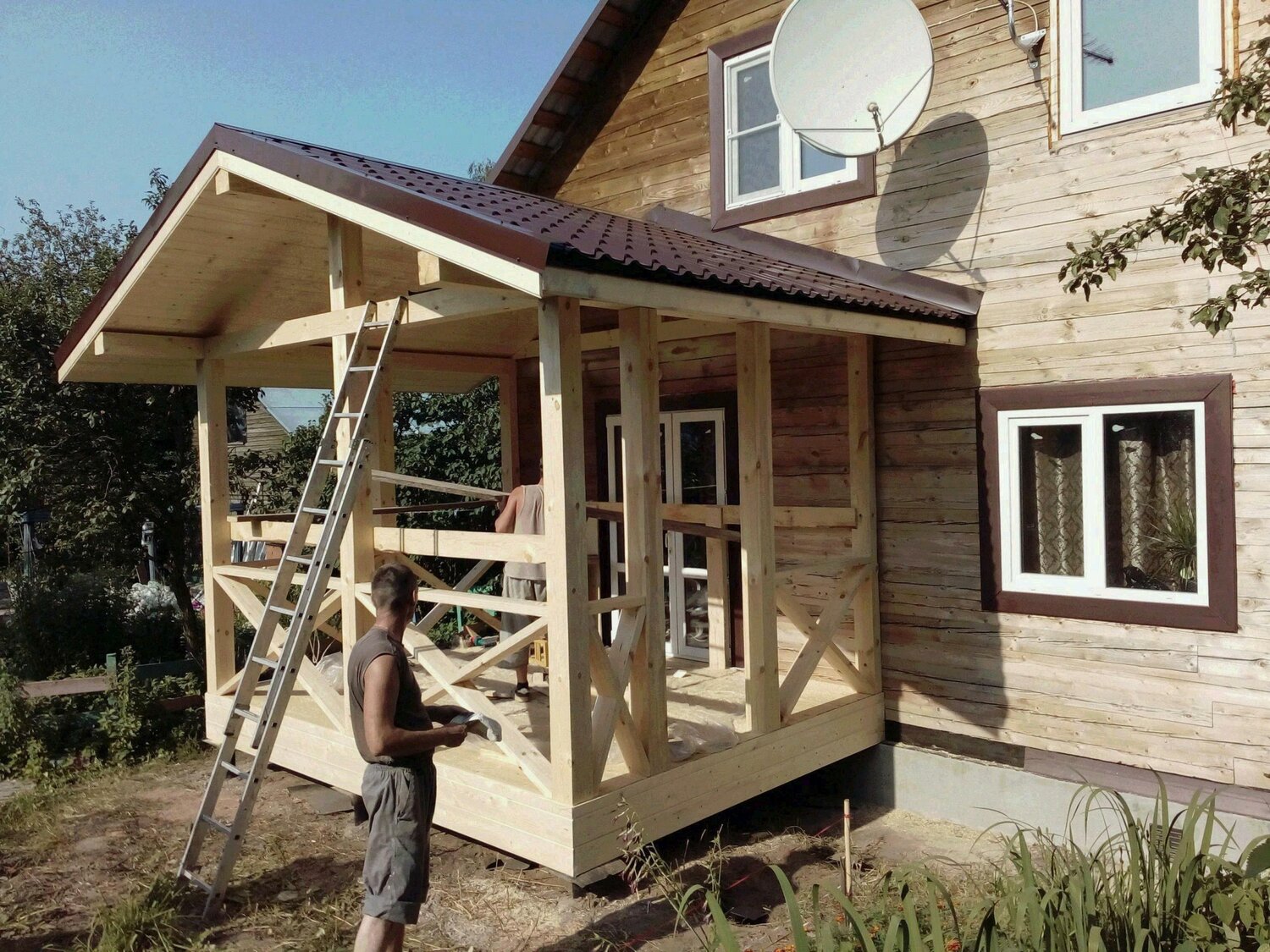 деревянная пристройка к дому, пристрой к дому веранда, пристройка к дому веранда, пристройка веранды к деревянному дому, строительство веранды к дому