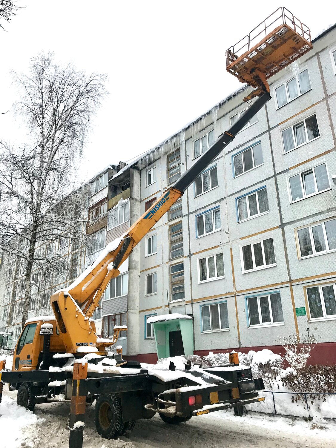 автовышка газ, услуги автовышки, аренда автовышки, автовышка камаз, многоквартирные дома