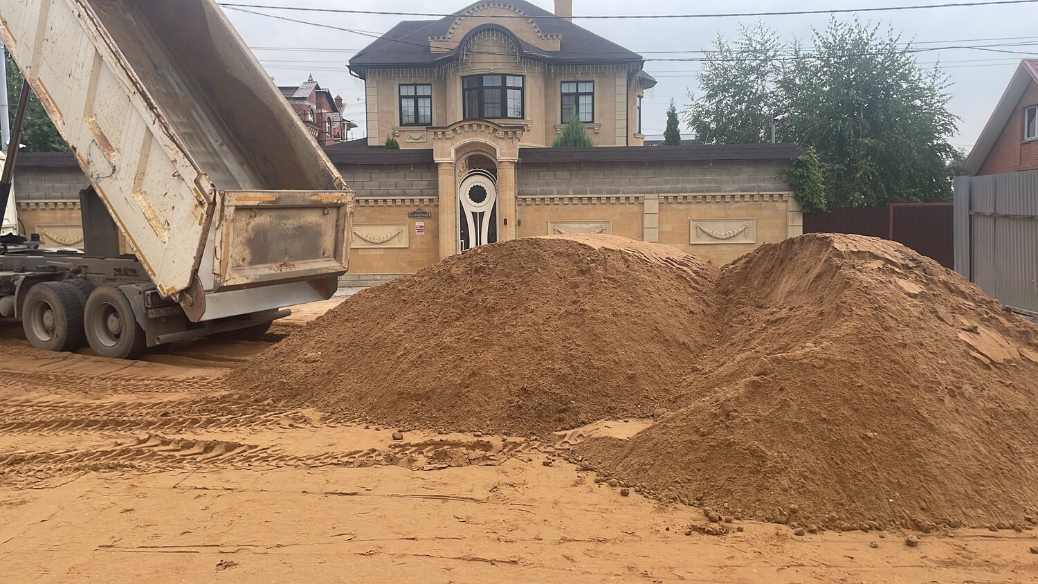 доставка песка, песок щебень, песок строительный, 20 кубов песка, тонна песка
