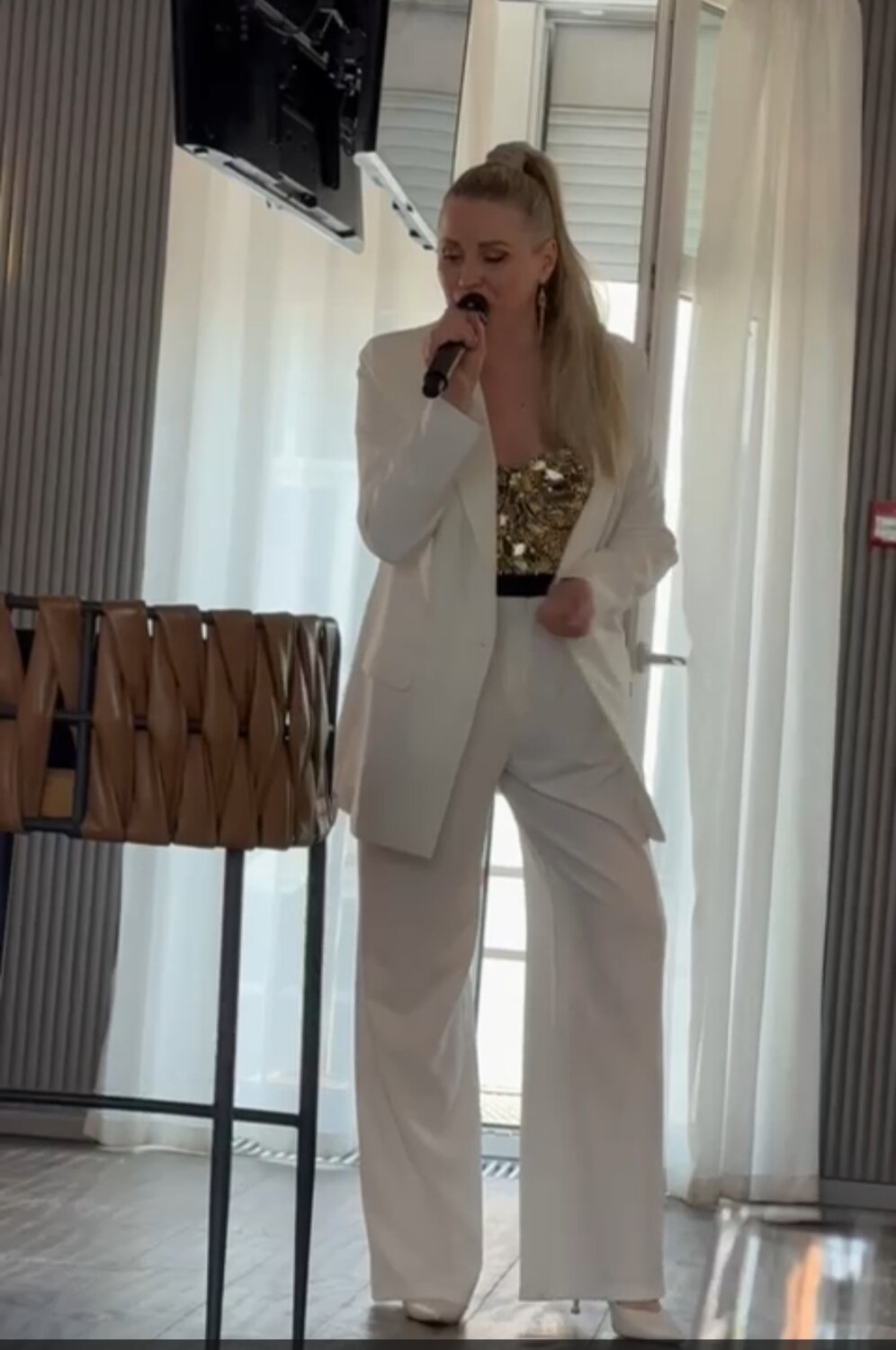 белый брючный костюм, модные костюмы, белые костюмы, белый брючный костюм женский, элегантный брючный костюм