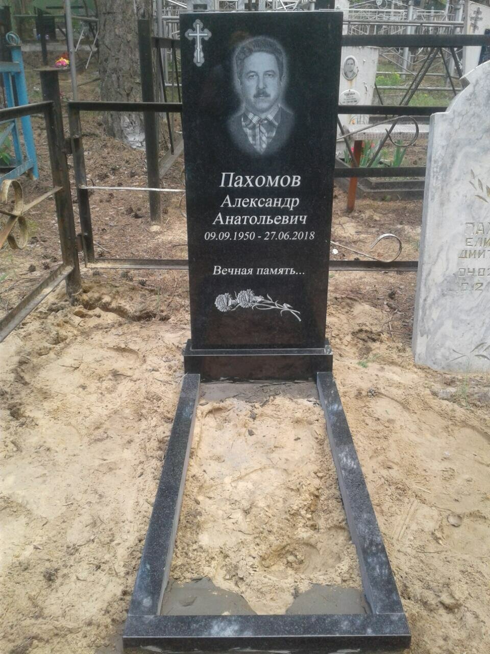 памятник, памятник на могилу установленный, мусульманские памятники на кладбище, памятники на могилу воскресенска, памятники на могилу с фотографией