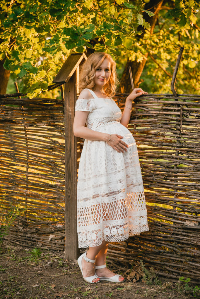 фотосессия в деревенском стиле летом, платье в стиле бохо, девушка, фотосессия, блондинка в льняном платье