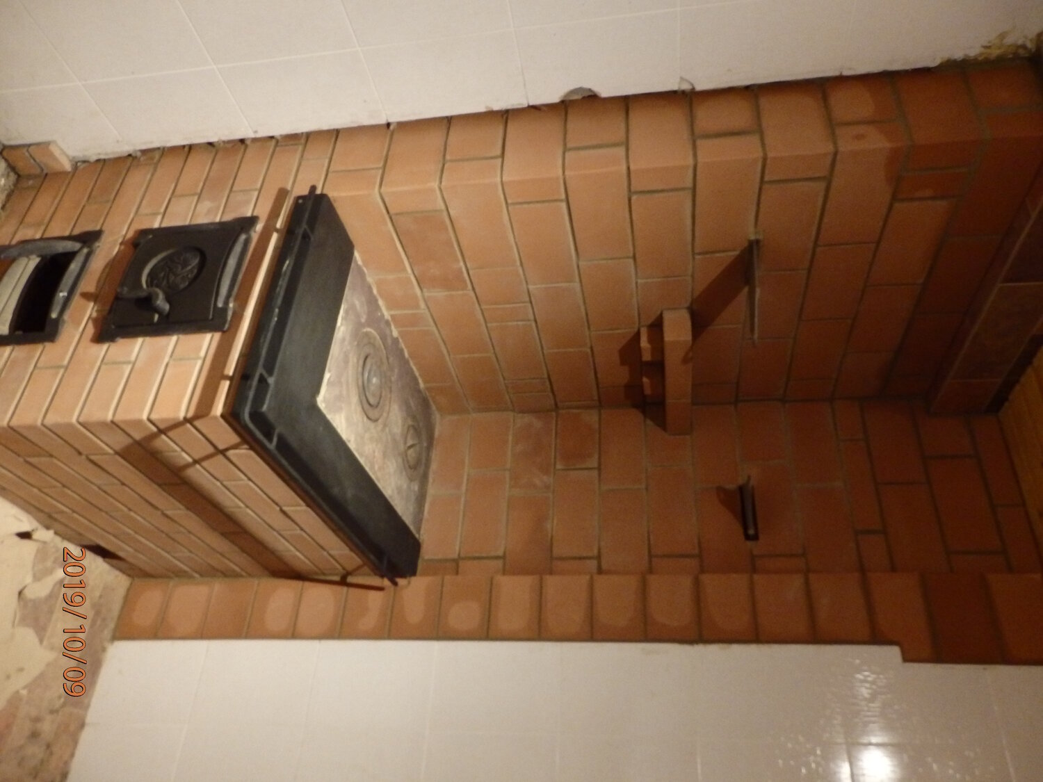 банная печь, компактная отопительно-варочная печь, парилка с кирпичной печью, печь для бани с баком для воды .баня 3*3, варочная плита для печи кирпичной..310х650