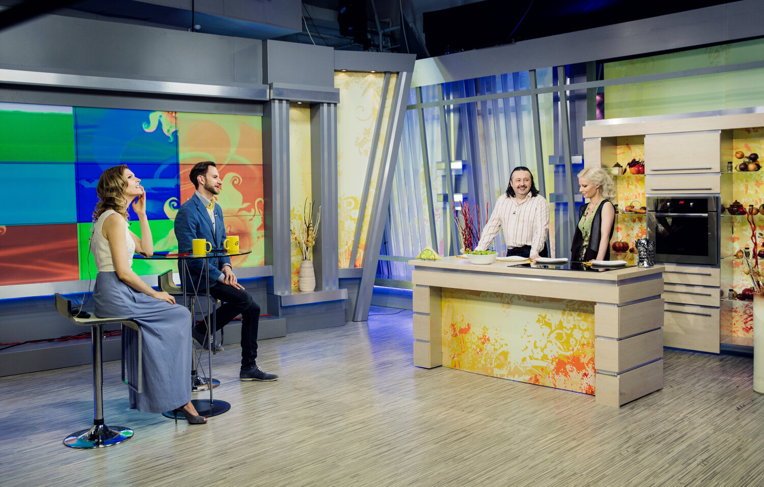 студия телеканала югра, женщина в программе утро на онт, ведущая piter.tv, онт наше утро, студия