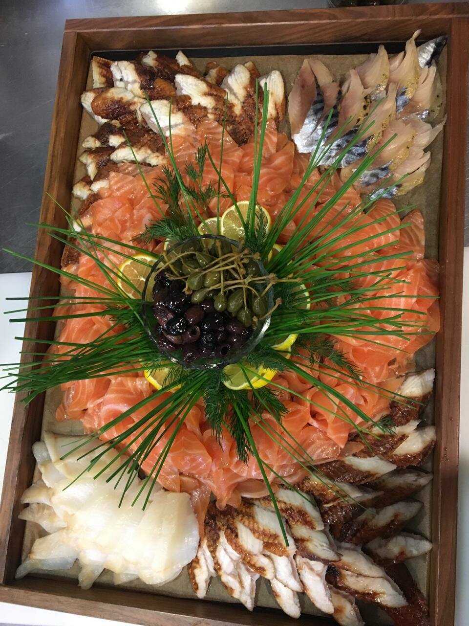 рыбное ассорти, рыбная нарезка, рыбные закуски, новогодние рыбная тарелка, рыба и морепродукты