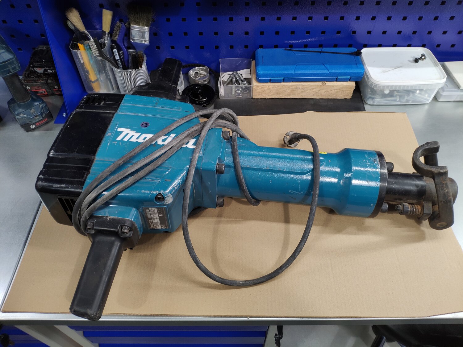 отбойный молоток makita hm1810, отбойный молоток makita hm1801, макита hm1810, макита 1801 бетонолом, отбойный молоток макита 103 db