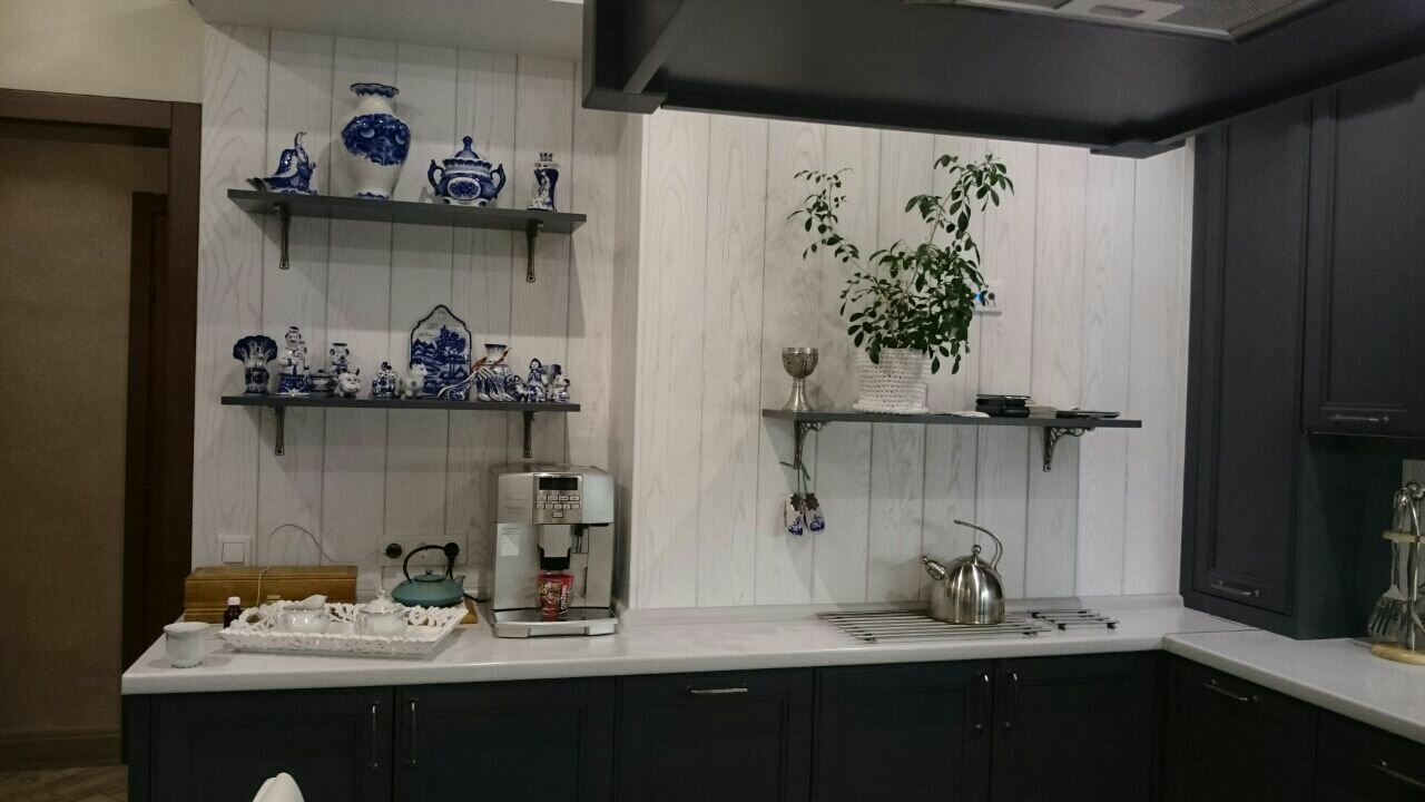 дизайн кухни, кухня, мебель для кухни, гжель в интерьере кухни в стиле прованс, настенная плитка икеа для кухни