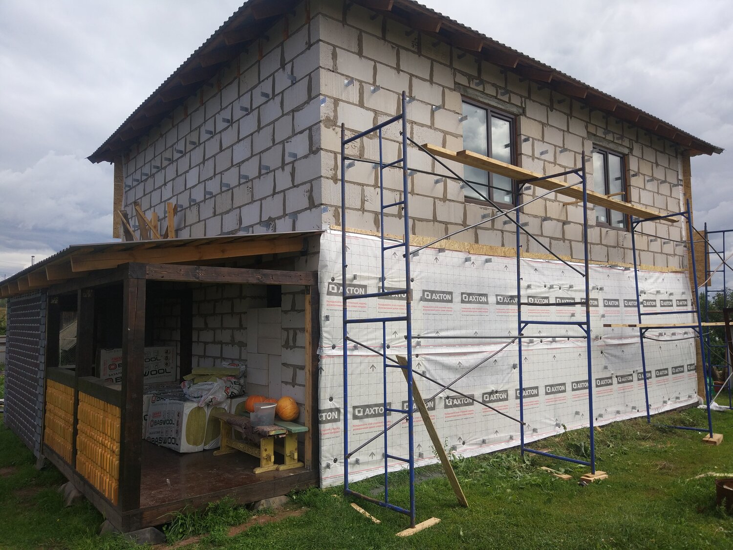 на деревянный дом второй этаж из газобетона, газобетон, дом, мокрый фасад шлакоблок, дом своими руками