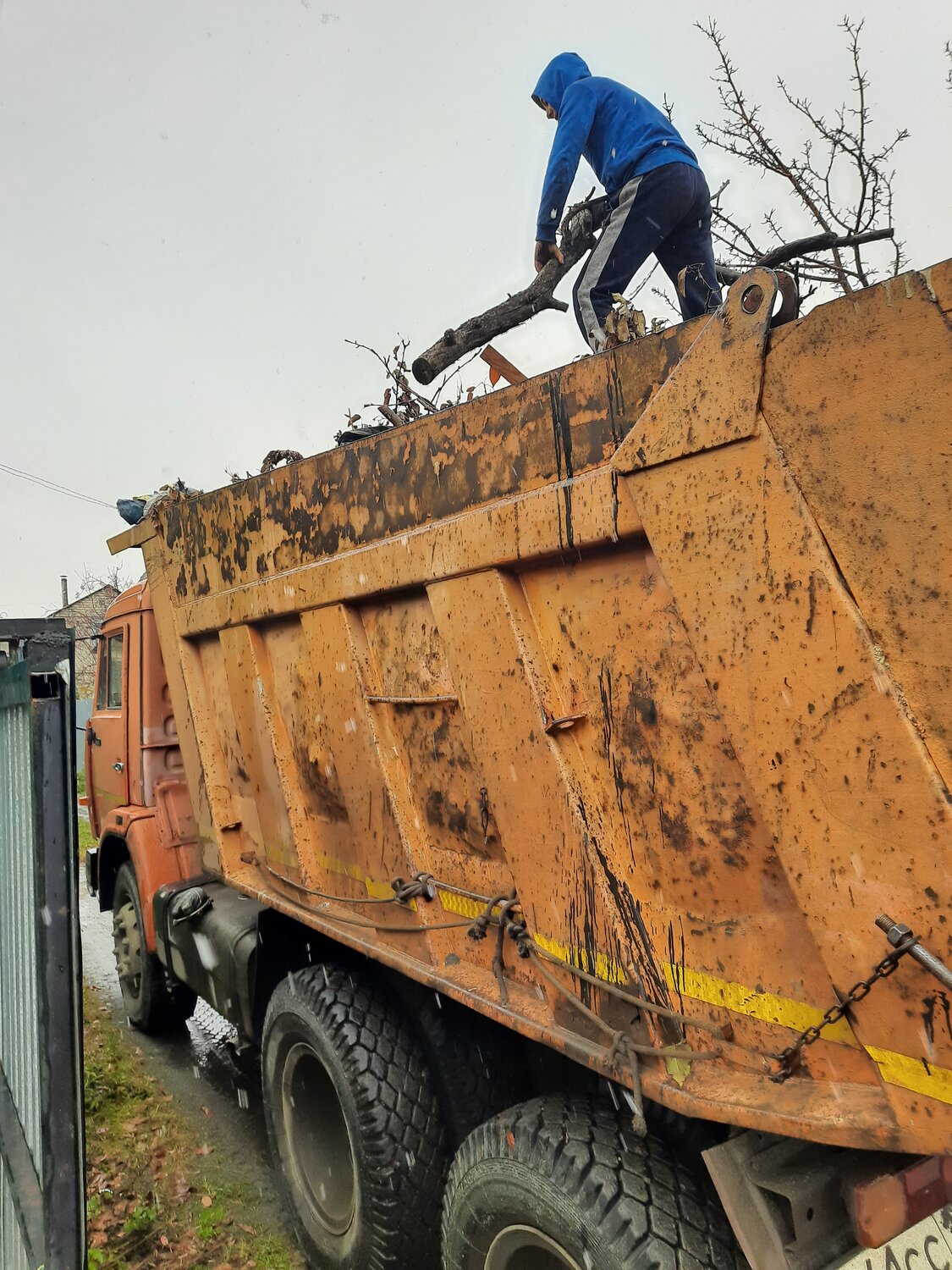 перегруз камаз 65115, бой кирпича камаз погрузка, арестованные камазы, камаз, кузов на камазе 20 кубов самосвал