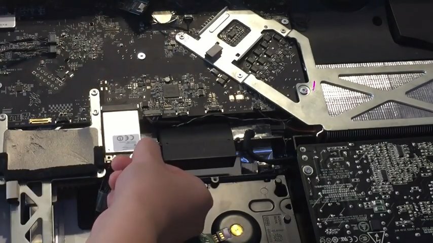 imac 27 2011 ssd, imac 27 teardown 2011, imac 2011 разъемы материнской, imac 2011 ssd, материнская плата imac 27 2011