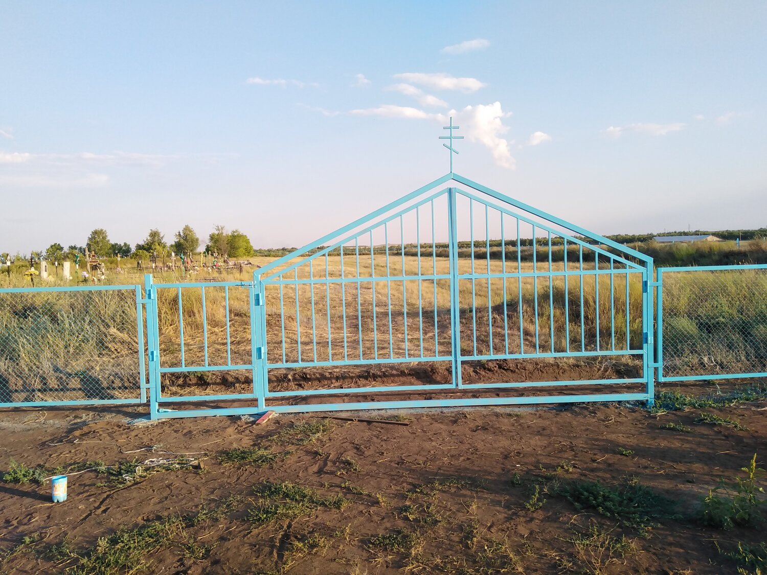ограждение, ограждение из профиля территории кладбища, в деревне, обустройство кладбища деревенского, район