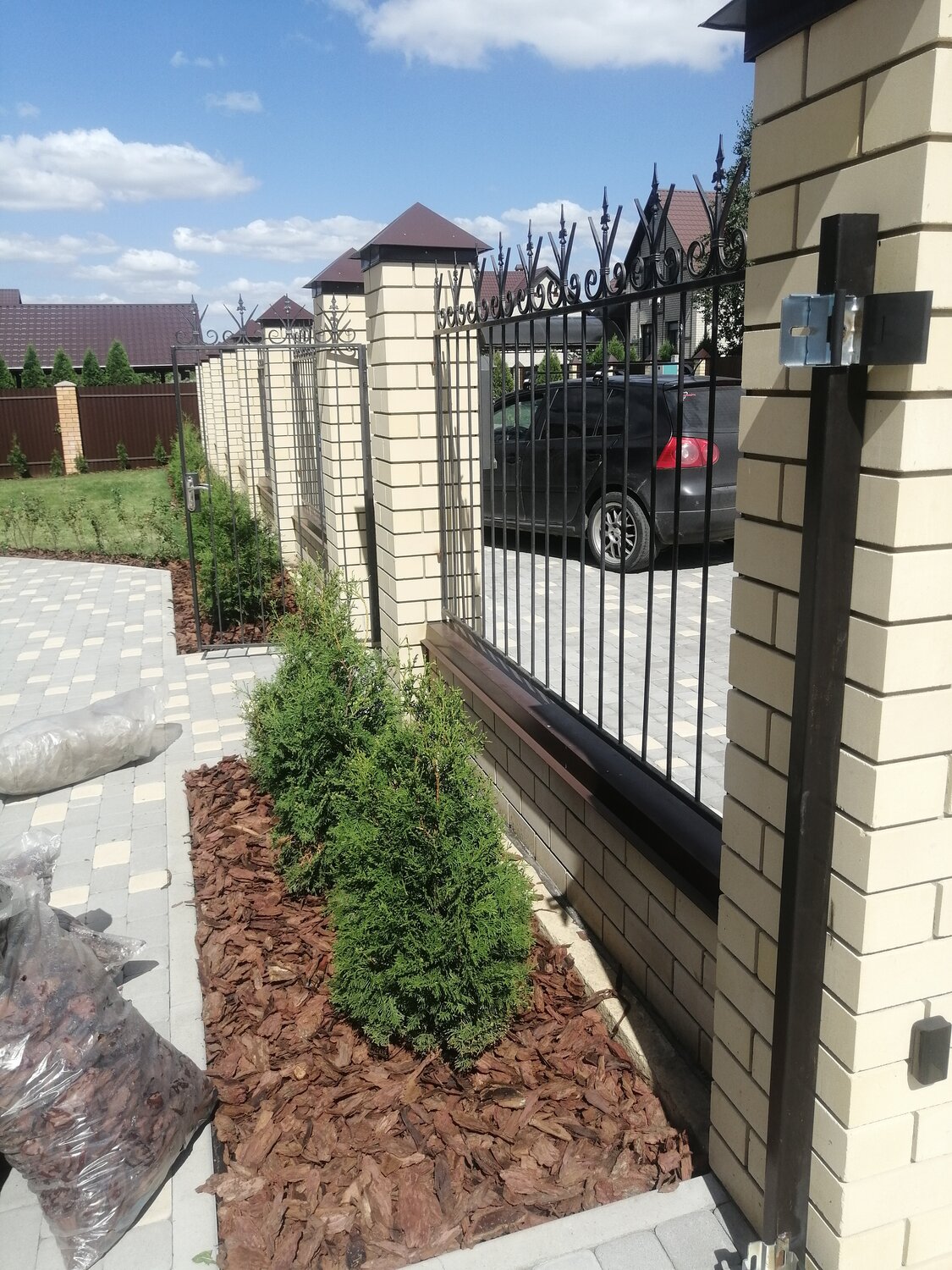 кирпичные столбики для забора, ландшафтный дизайн, дизайн загородного участка, заборы для частного дома, столб заборный 1.5 кирпича