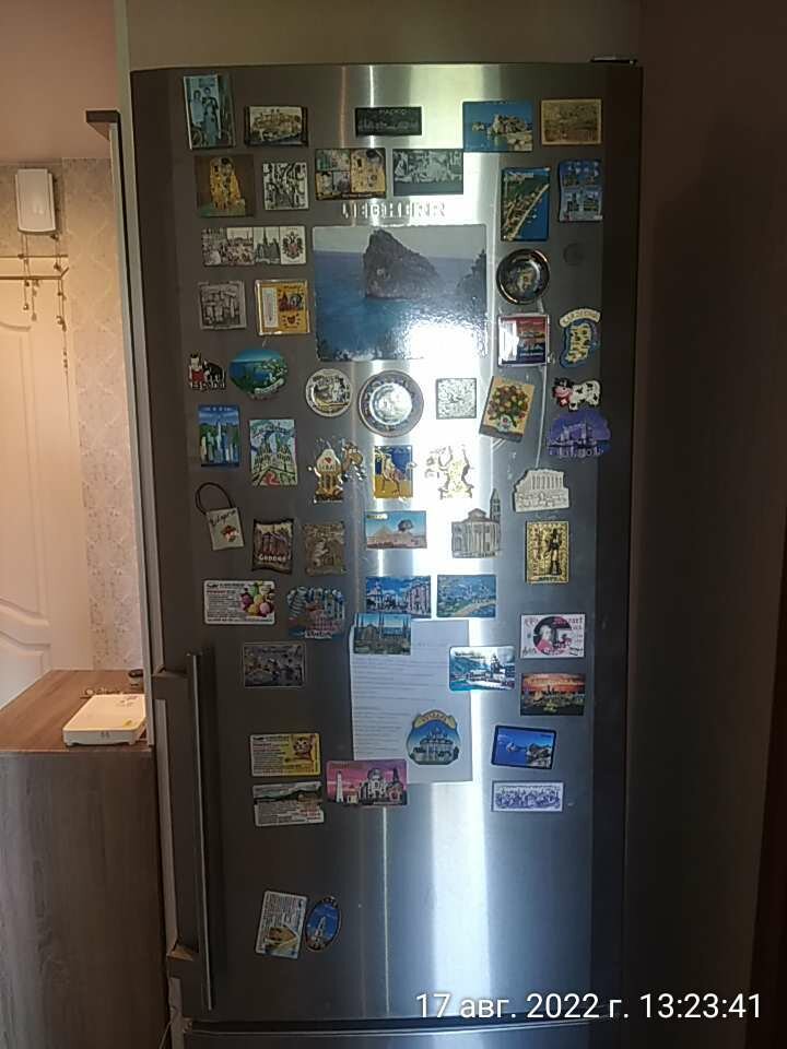магнитики на холодильник, холодильник, серый холодильник с магнитиками, большой холодильник, бу холодильники
