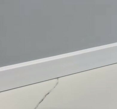 плинтус, белый плинтус напольный, нмс плинтус напольный белый fl2, мдф плинтус для пола, плинтус мдф напольный