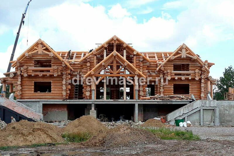 Строительство сруба из бревна
