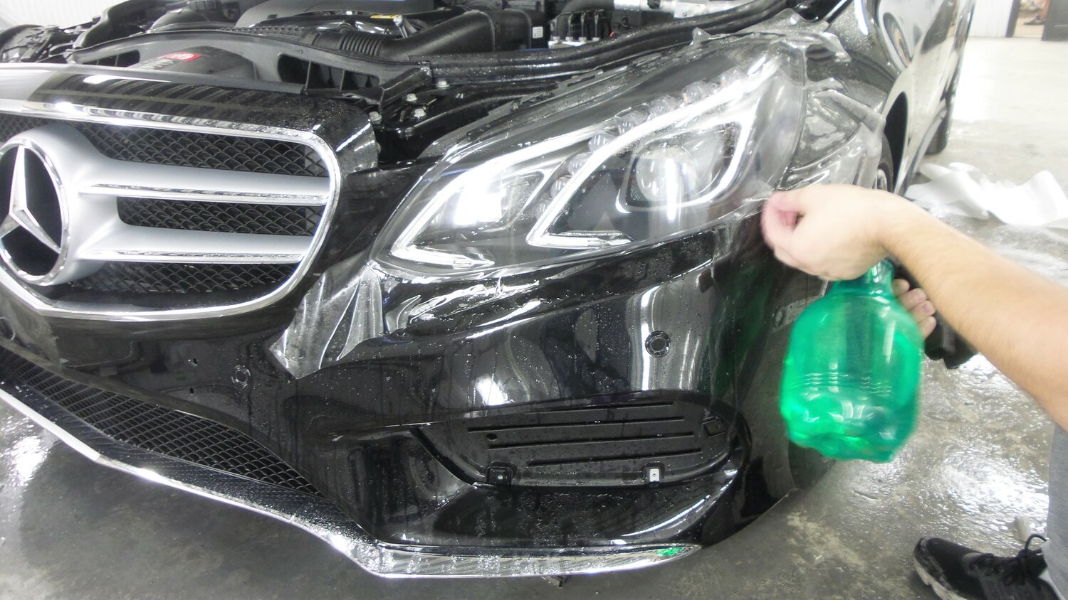 Оклейка фар автомобиля пленкой