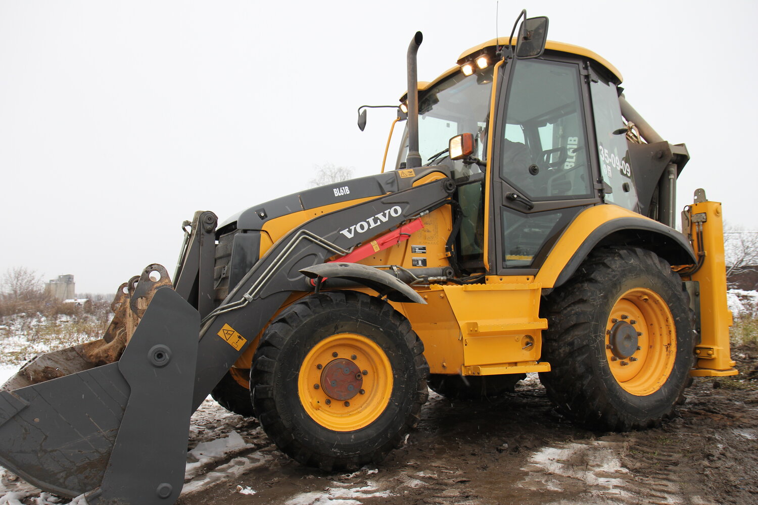 экскаватор-погрузчик volvo bl61b, экскаватор-погрузчик volvo bl71 б/у, погрузчик volvo bl71b, экскаватор-погрузчик volvo bl71b катаный, экскаватор-погрузчик volvo bl71