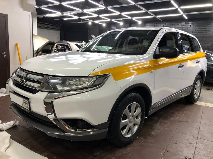 mitsubishi outlander, mitsubishi outlander 2020, митсубиси аутлендер 2015 комплектации, mitsubishi аутлендер в базовой комплектации, Mitsubishi Outlander III Рестайлинг 2