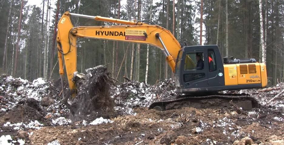 корчевание пней экскаватором, hyundai r250lc-9, гусеничный экскаватор hyundai r180lc-9s, строительная техника, спецтехника
