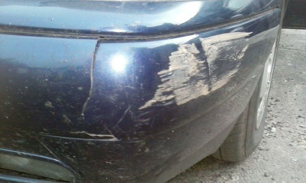 бампер, автомобиль, авто, треснутый бампер, приора царапина