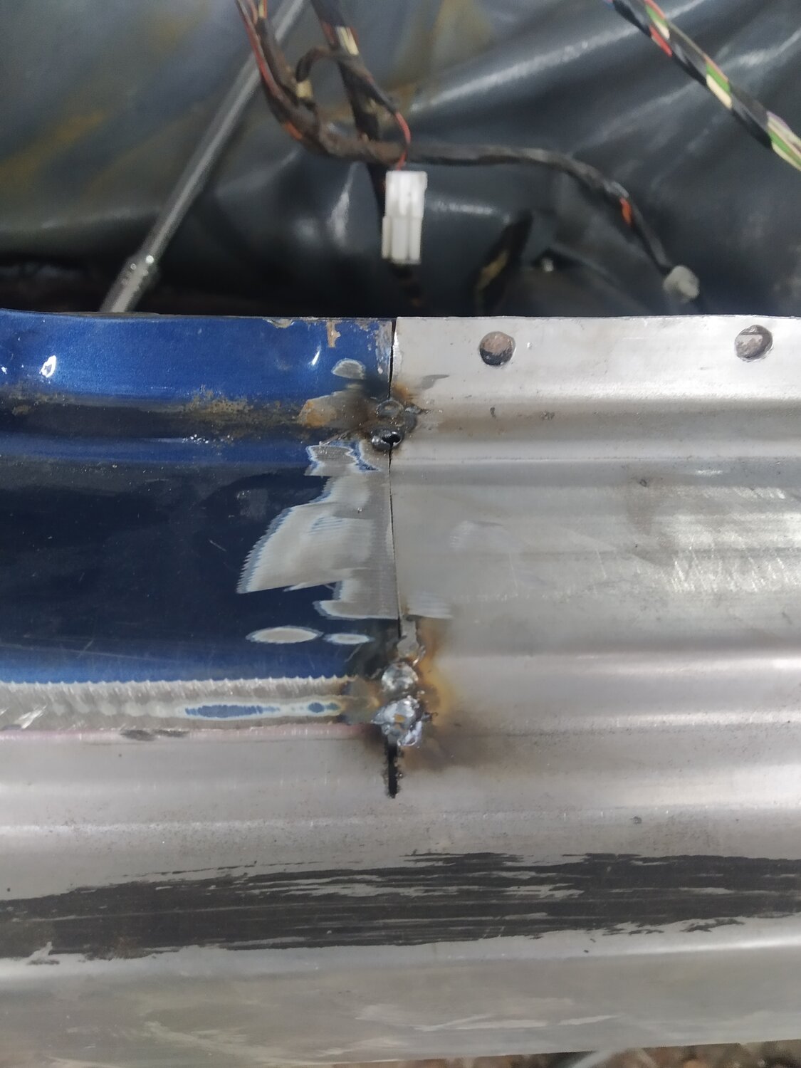 сгнили заводские швы приора, устранение коррозии на ваз 21099, переварить пороги на ваз 2109 своими руками, сварка днища аргоном, переварка пола 2107