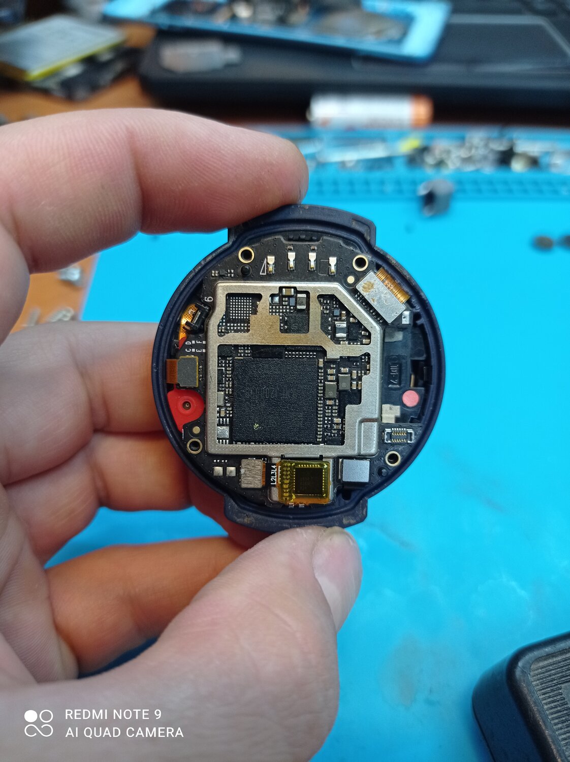 смарт часы внутренности, батарейка samsung gear s 3, починка смарт часов, плата смарт часов, умные часы