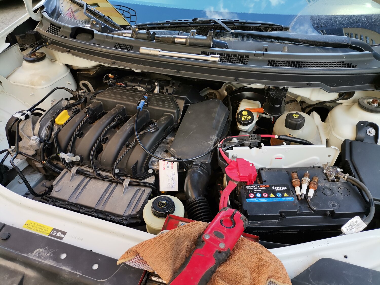 ниссан альмера g15 двигатель к4м, nissan almera g15 мотор, двигатель ниссан альмера g15, подкапотное ниссан альмера g15, ниссан альмера 2014 двигатель