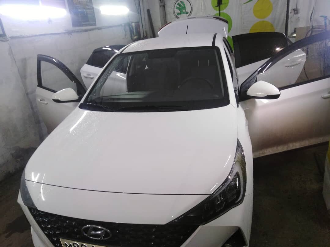 hyundai solaris, автомобиль, авто, полоса на капот белый солярис, kia rio 4 черная крыша