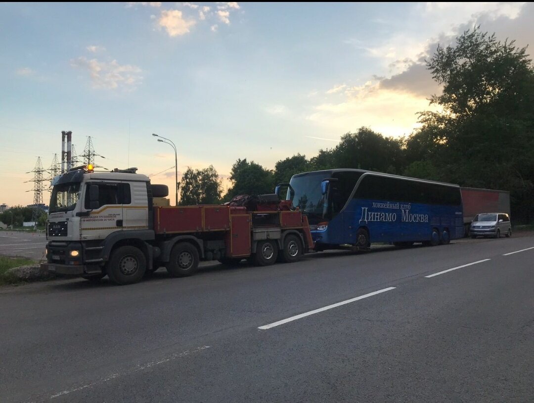 грузовой эвакуатор полуприцеп, грузовой эвакуатор москва 24, грузовой эвакуатор, грузовой эвакуатор ман черный, грузовой эвакуатор мерседес совтрансавто