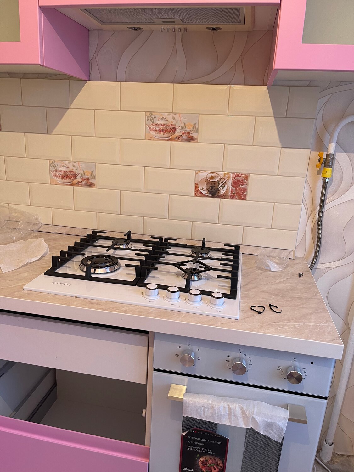 газовая варочная панель, варочная панель гефест в интерьере кухни, панель газовая, варочная панель, газовая варочная поверхность