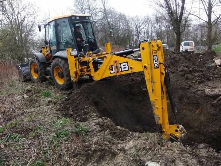 экскаватор-погрузчик jcb 4cx копает, экскаватор погрузчик копает, экскаватор-погрузчик jcb 3cx копает, jcb 3 cx, экскаватор погрузчик джисиби 4сх