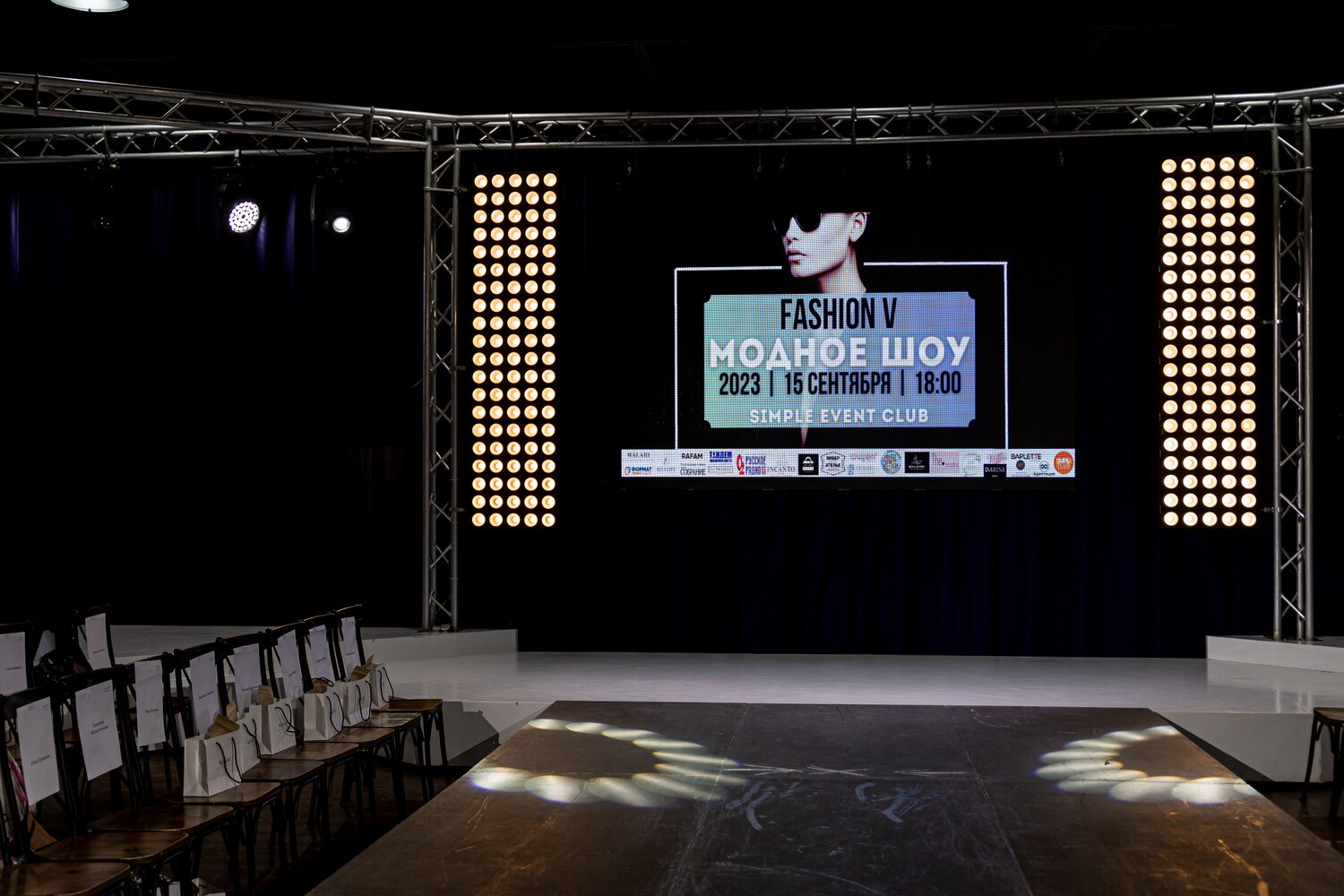 мода показ, модный показ, неделя моды, a fashion show, московская неделя моды