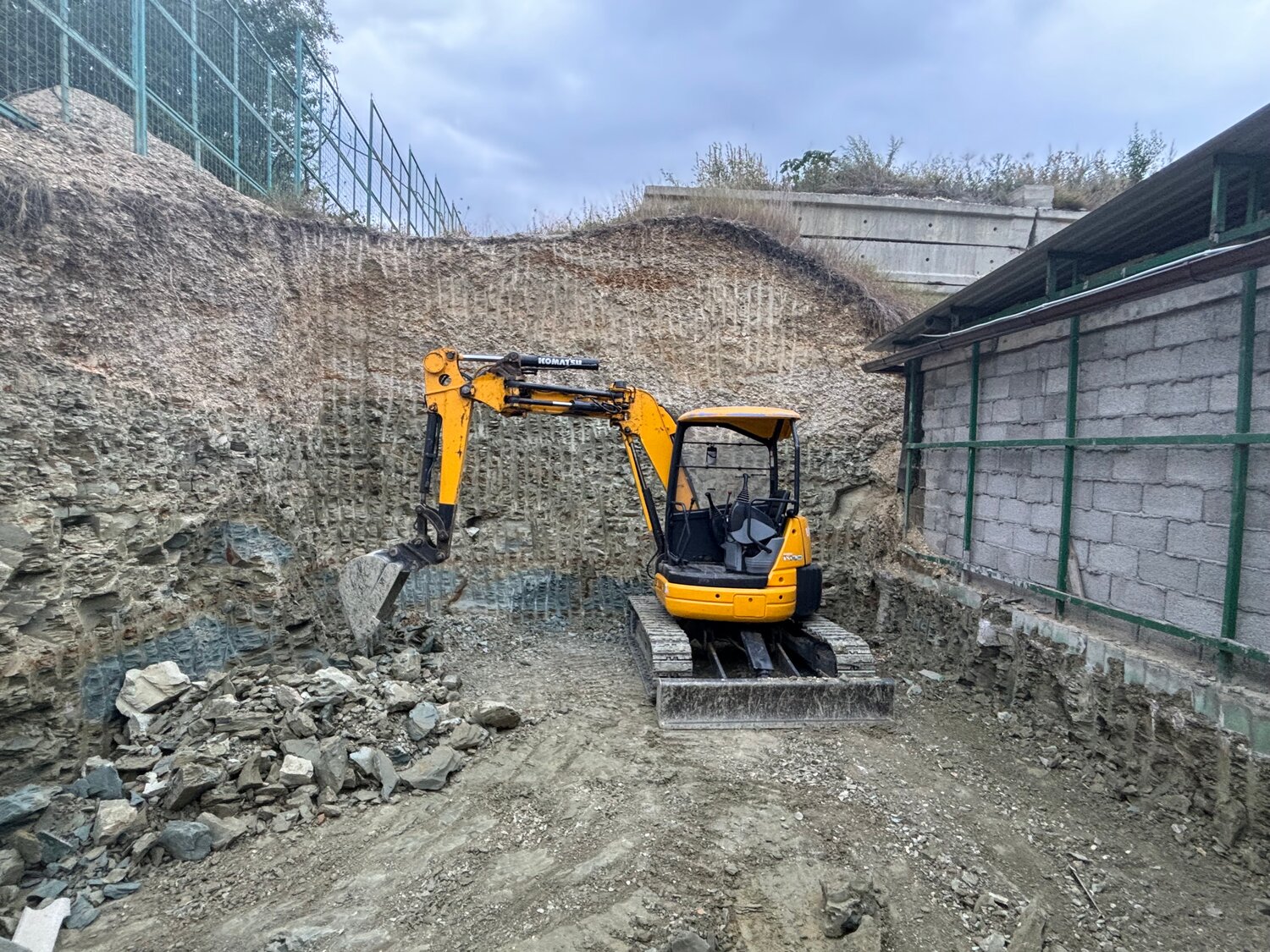 мини экскаватор jcb, мини экскаватор, услуги мини экскаватора, компактный экскаватор, экскаватор jcb