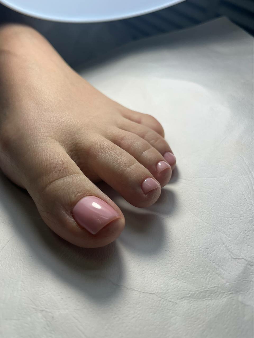 педикюр, нюдовый педикюр, педикюр однотонный, педикюр с покрытием, педикюр нюд