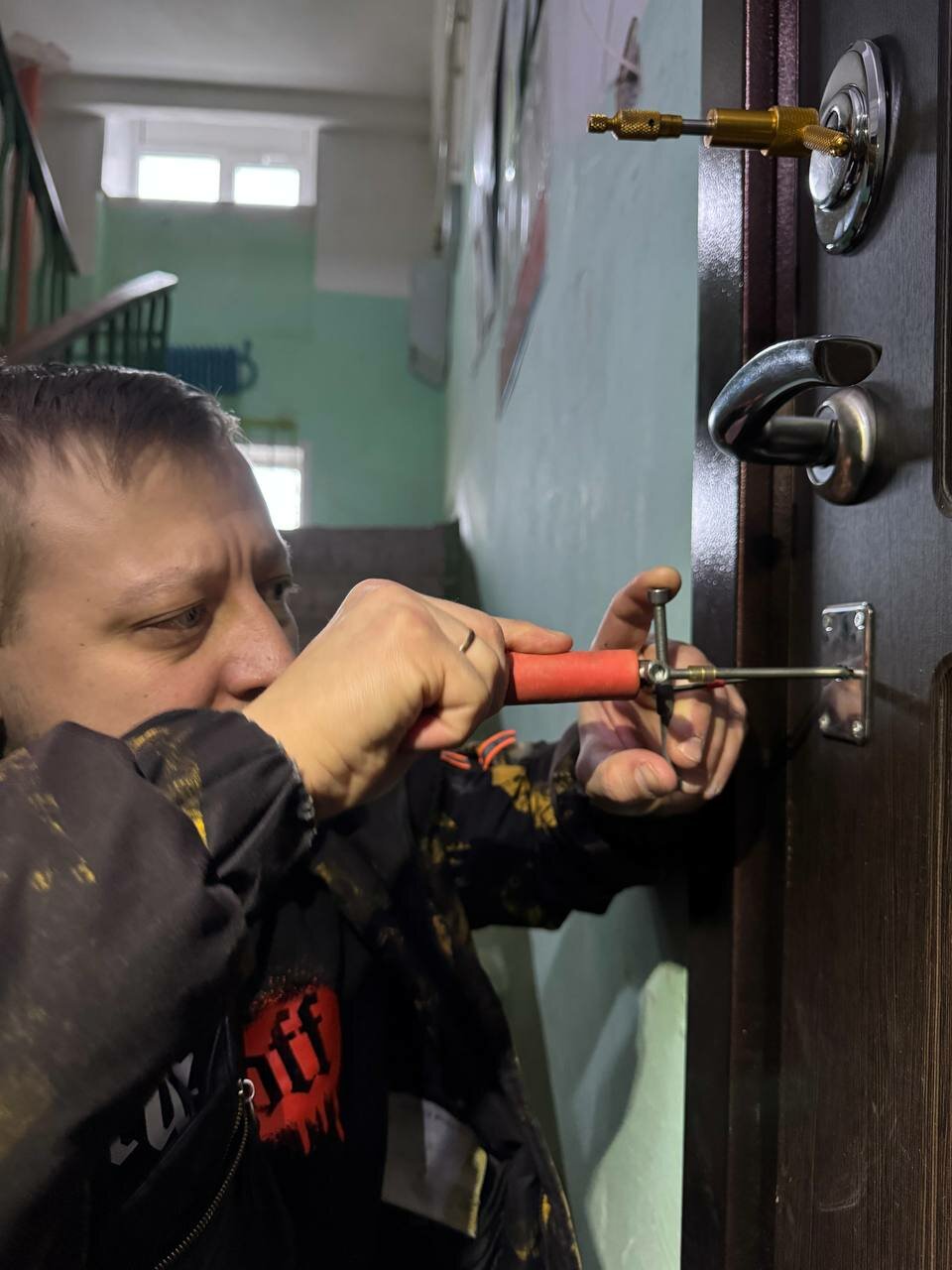 дверной замок, вскрытие замка, вскрытие дверей, вскрытие входных дверей, замок дверей