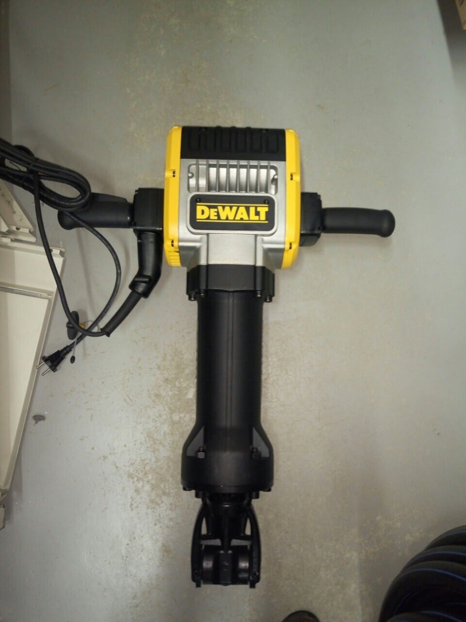 dewalt отбойный молоток, отбойные молотки dewalt d25981, отбойный молоток бетонолом dewalt, отбойный молоток электрический деволт, отбойный молоток электрический dewalt