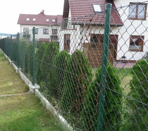 Строительство забора из сетки Рабица