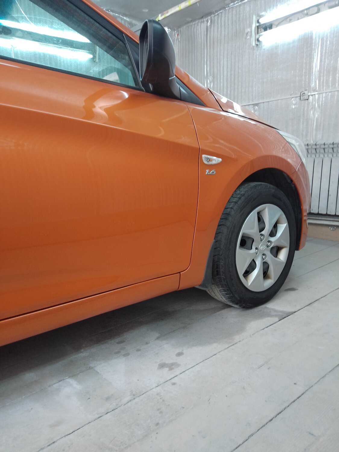 хендай солярис 2021 оранжевый, оранжевый хендай солярис, hyundai solaris 2014, hyundai solaris 1, hyundai solaris ii