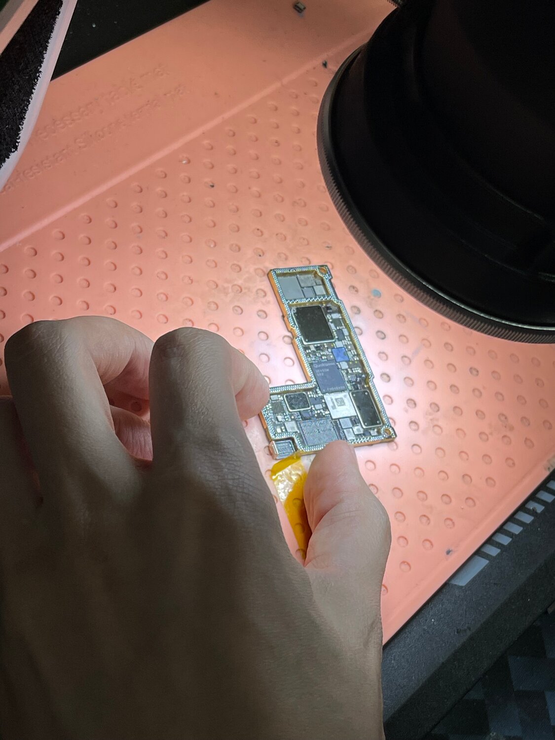 пайка платы iphone, ремонт телефон, пайка плат, контроллер питания iphone, плата в телефоне