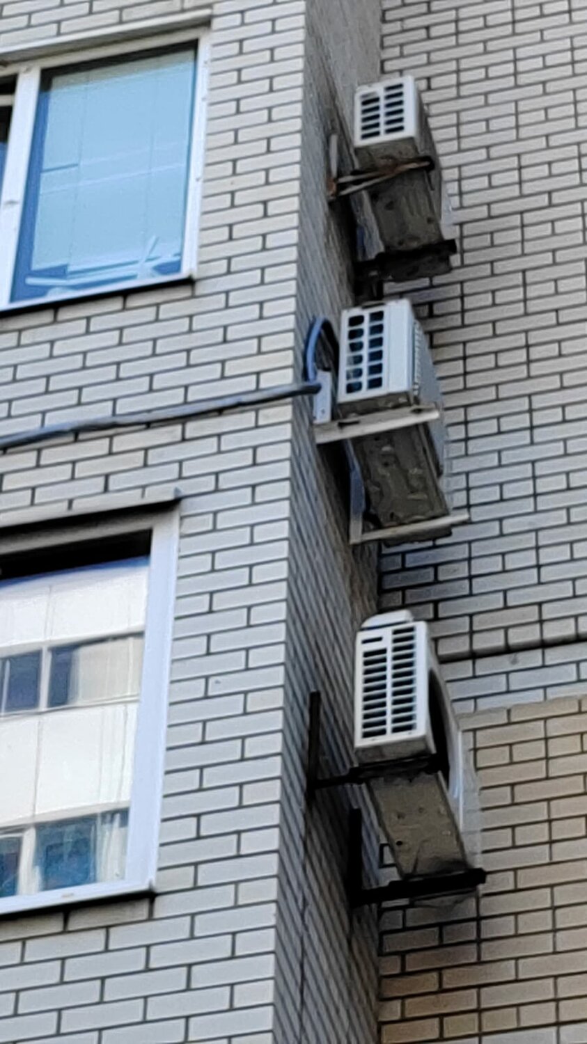 наружные блоки кондиционеров, кондиционер на фасаде, кондиционер внешний блок, кондиционер в доме, кондиционер