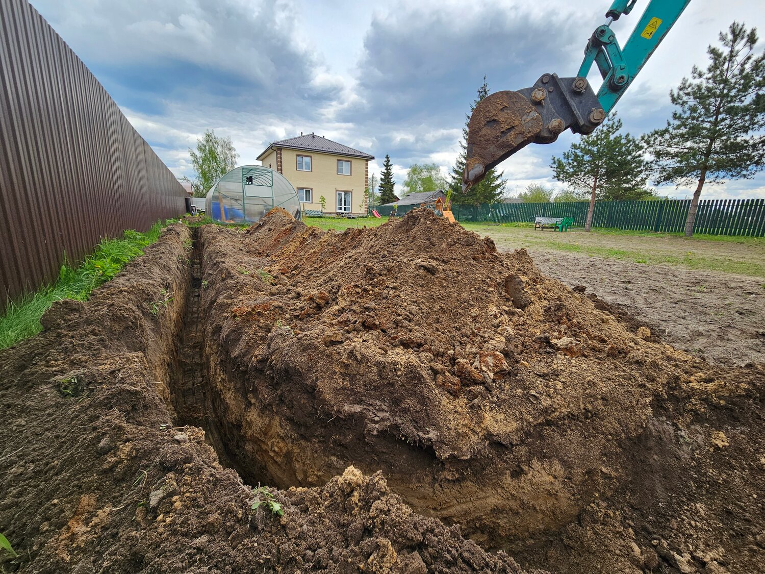 копка траншеи, рытье траншеи, копать траншею, копка котлована, траншея под фундамент
