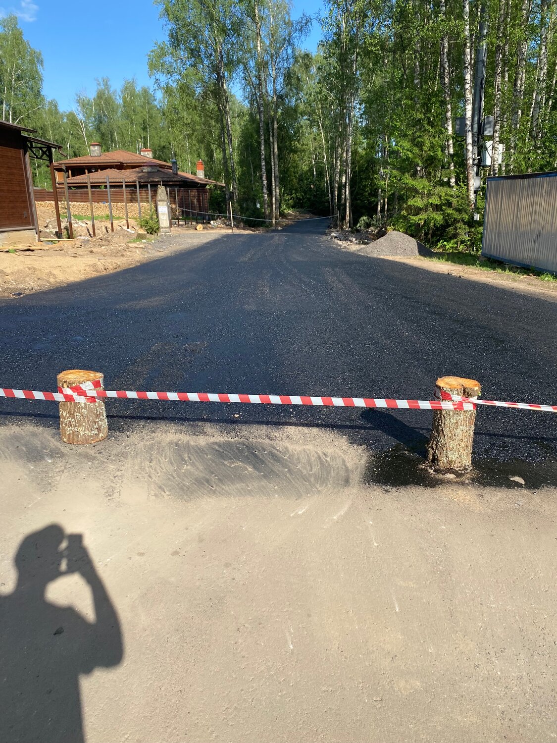 укладка асфальтовой крошки, дорога в, строительство дорог, асфальтирование дорог, асфальт