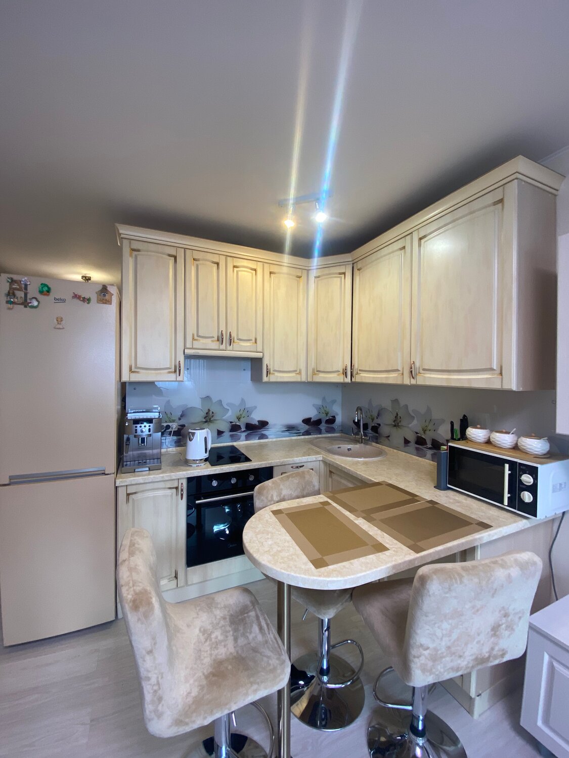 интерьер кухни, кухня с патиной, кухня классическая, большая кухня, дизайн кухни