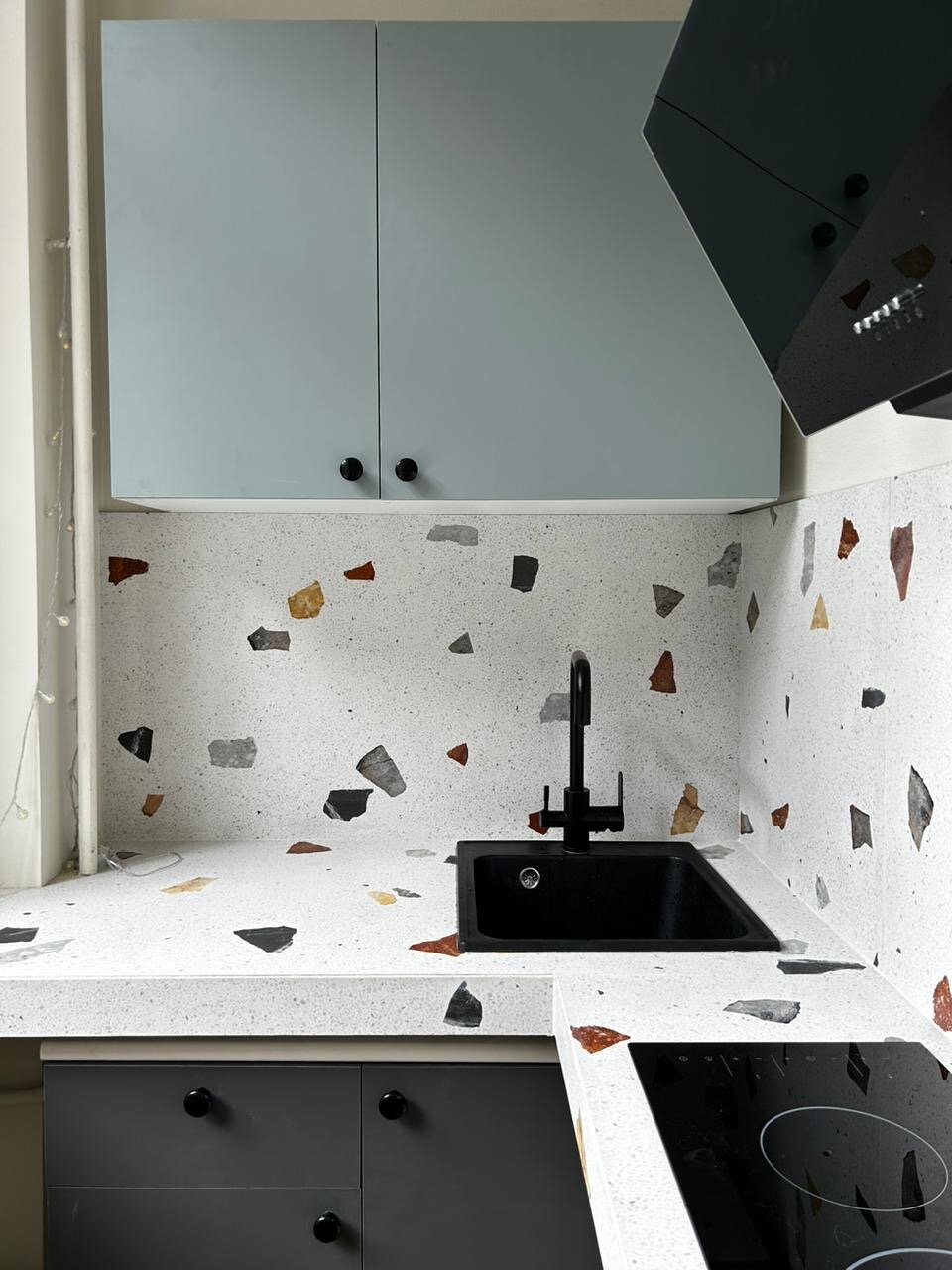 плитка терраццо в интерьере, столешница терраццо, плитка терраццо, плитка терраццо на фартук, кухня столешница