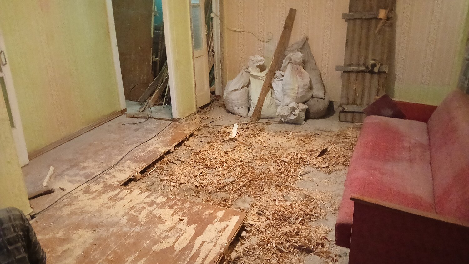 демонтаж деревянного пола, демонтаж полов, демонтаж пола, замена пола в квартире, ремонт пола в квартире
