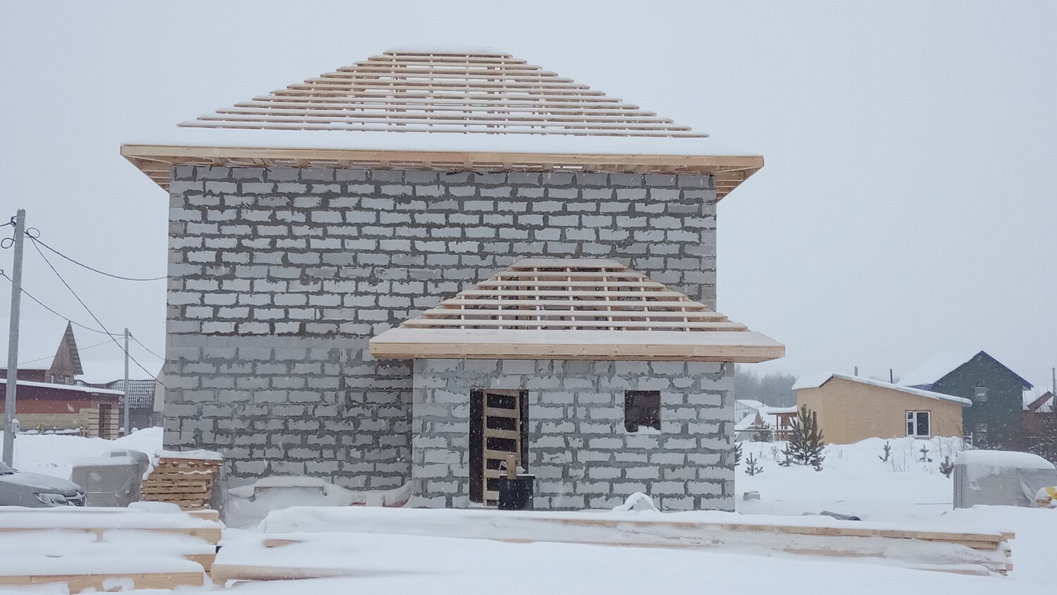 пристройка гаража к дому из газобетона, дома из газобетона, дом из газосиликатных блоков, строительство дома из газобетона, строительство