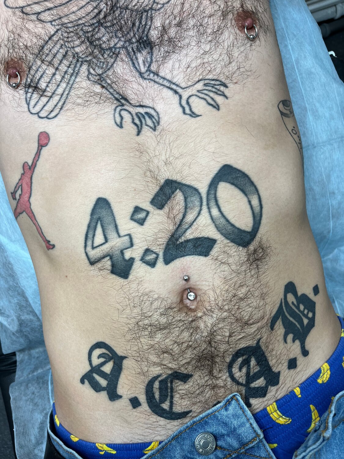 тату год рождения на животе, тату, татуировка год рождения на животе, татуировка, тату на животе мужские