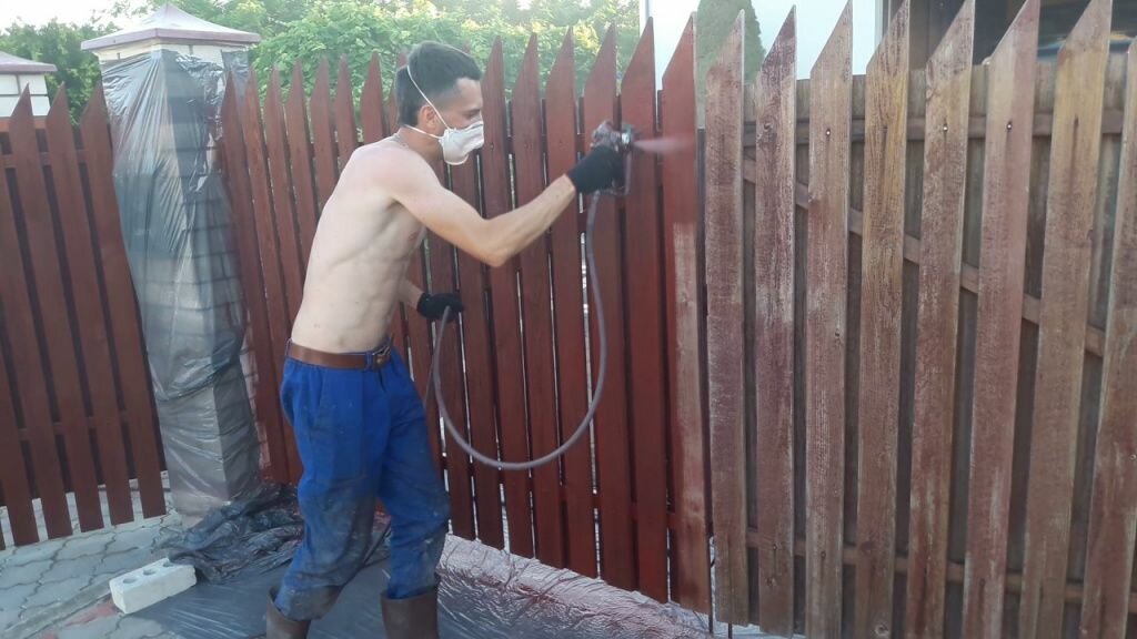 Покраска забора