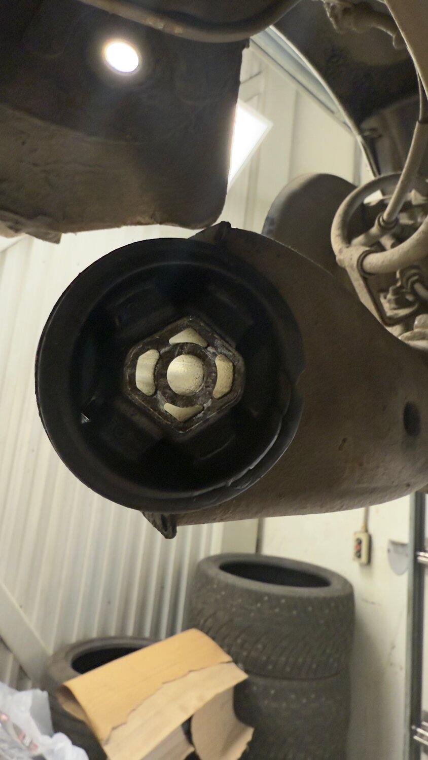 сайлентблоки балки хендай солярис, сайлентблок задней балки hyundai solaris, сайлентблок задней балки kia soul, сайлентблок задней балки солярис, замена сайлентблоков задней балки киа рио 3