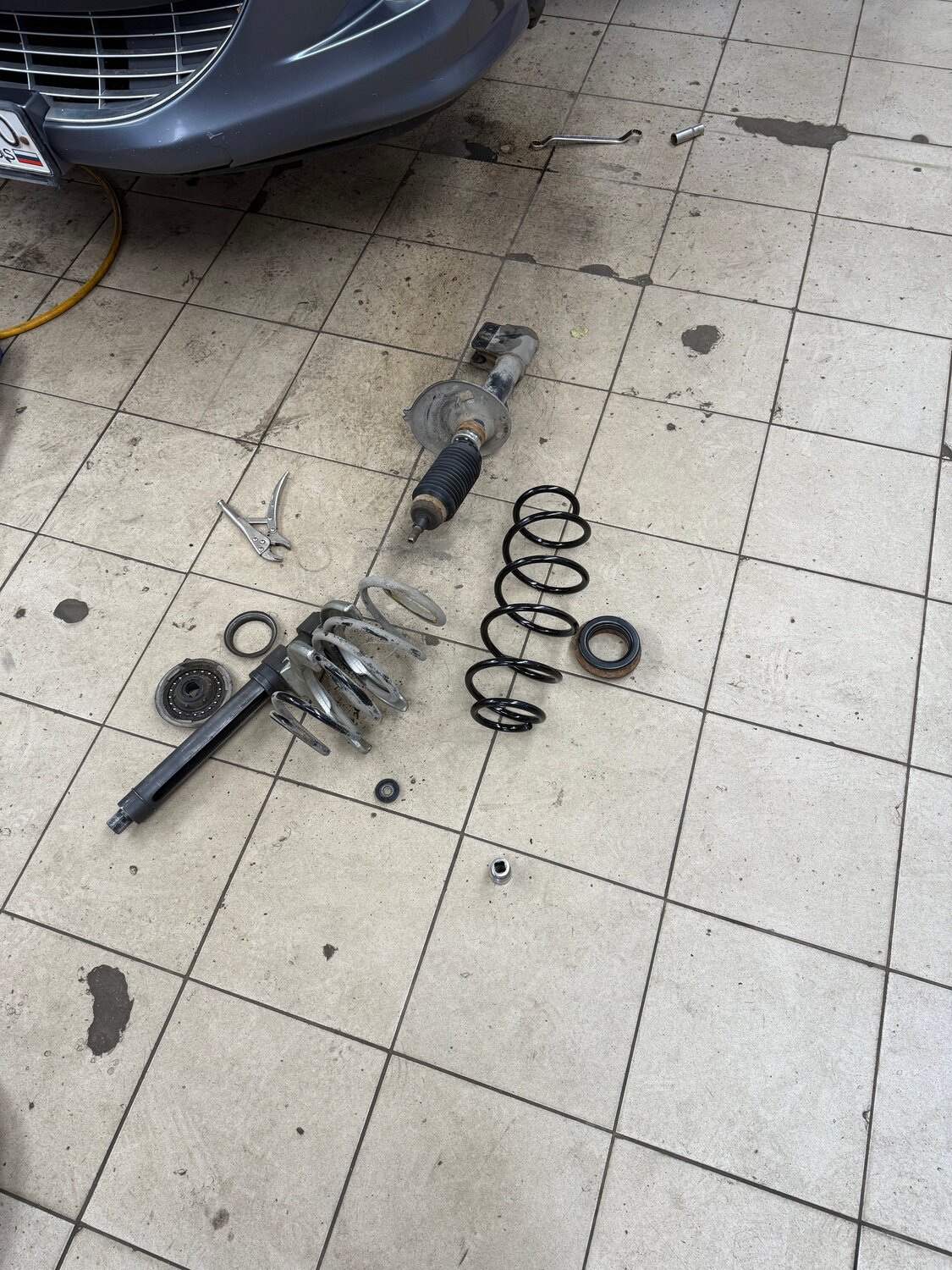 передние стойки, передняя подвеска, замена амортизатора, запчасти, задняя подвеска